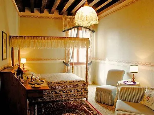 At Home A Palazzo Venice