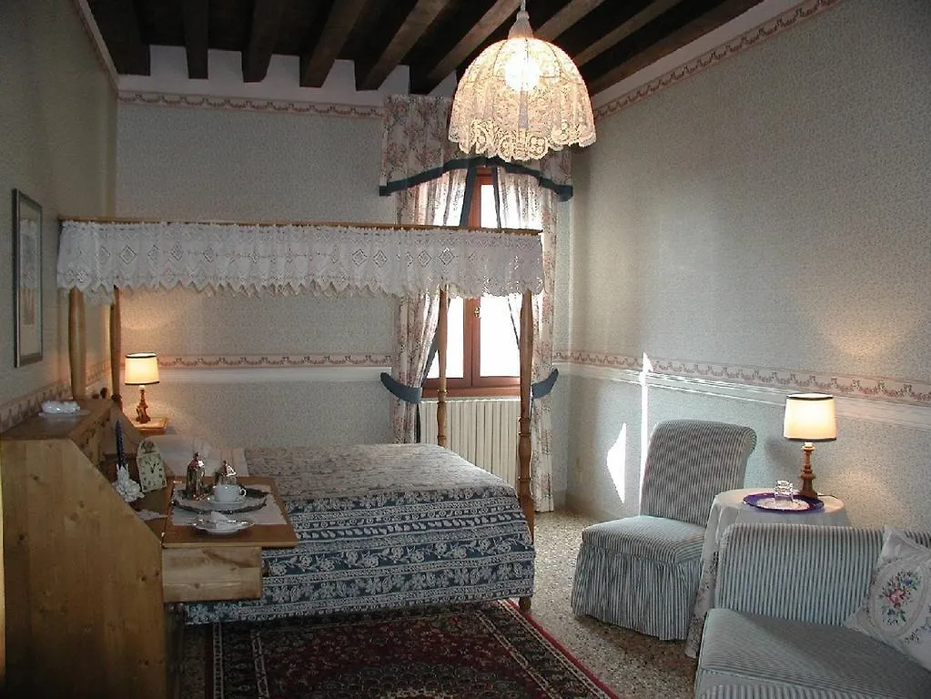 ונציה At Home A Palazzo לינה וארוחת בוקר