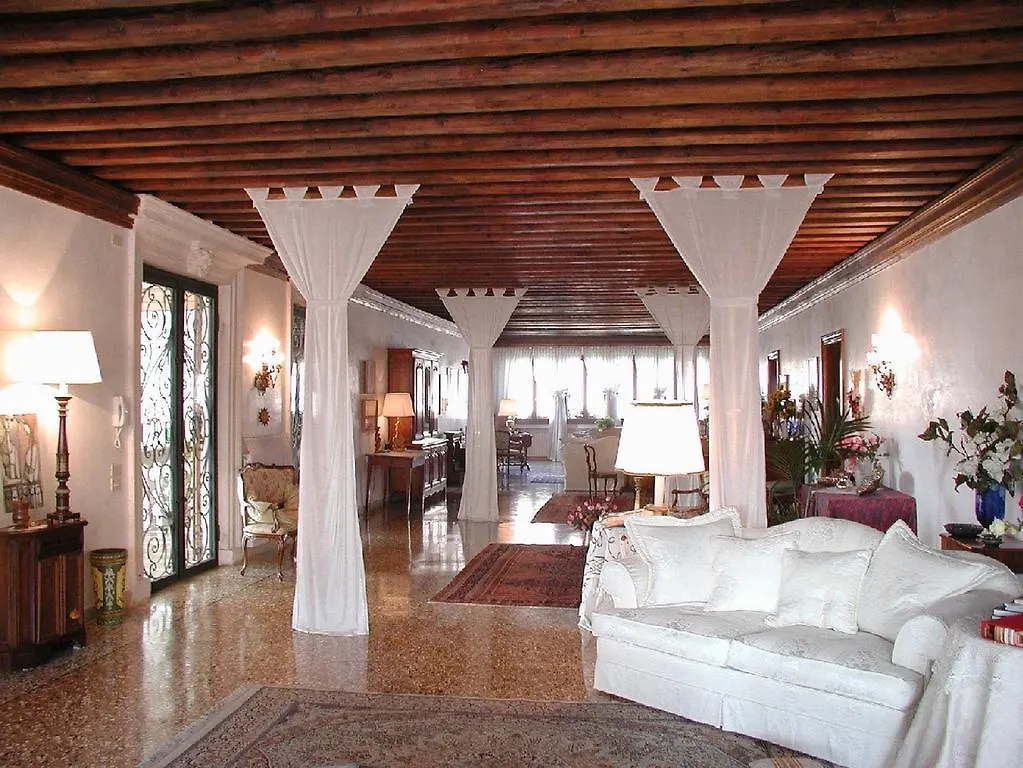ונציה At Home A Palazzo 3*,